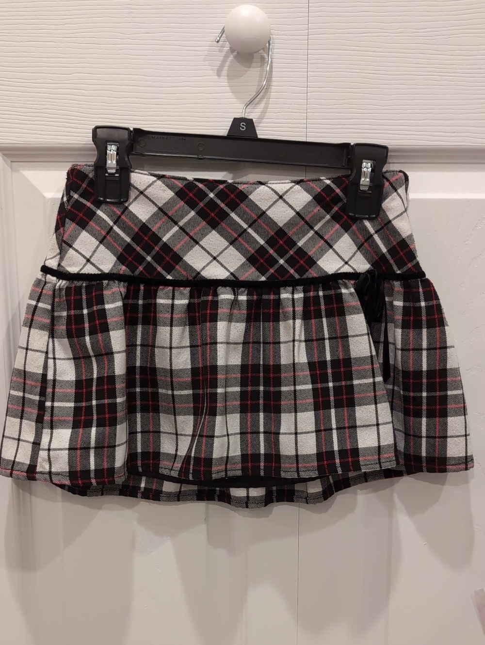 Old Navy Black, White & Red Plaid Ruffled Mini Skirt